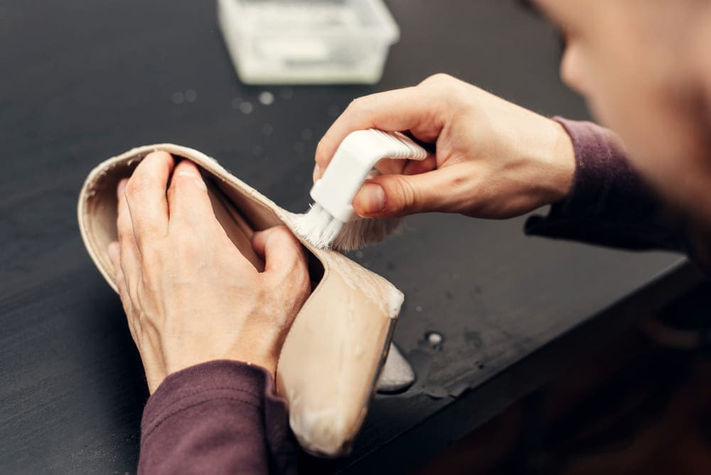 Cum se scot petele de pe pantofii din piele întoarsă? 